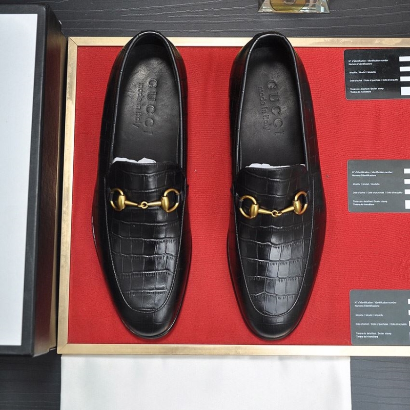 G*u*i leather shoes